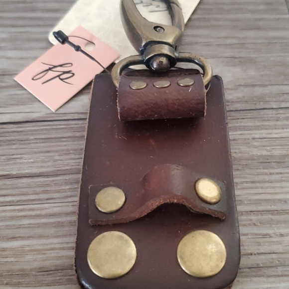 NWT FREE PEOPLE SNAPPED KEY RING BROWN - Picture 3 of 3